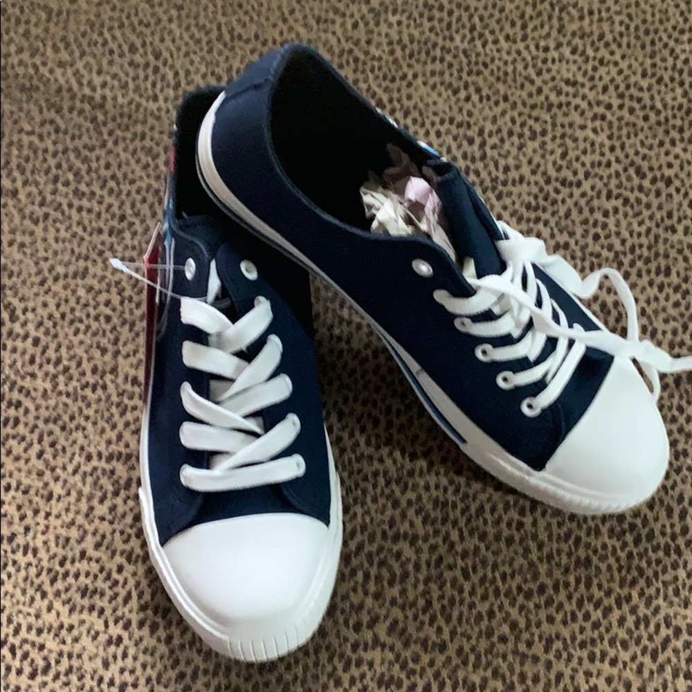 NWT  Titans Athletic Shoes